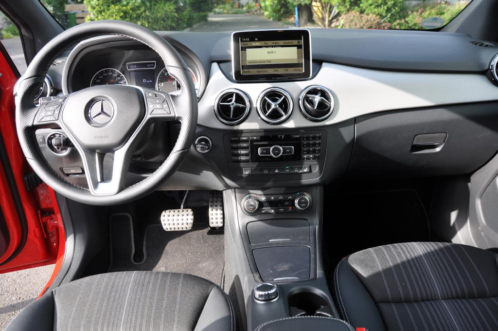 Trotz der montierten 18-Zöller rollte unser Testwagen leidlich kommod ab