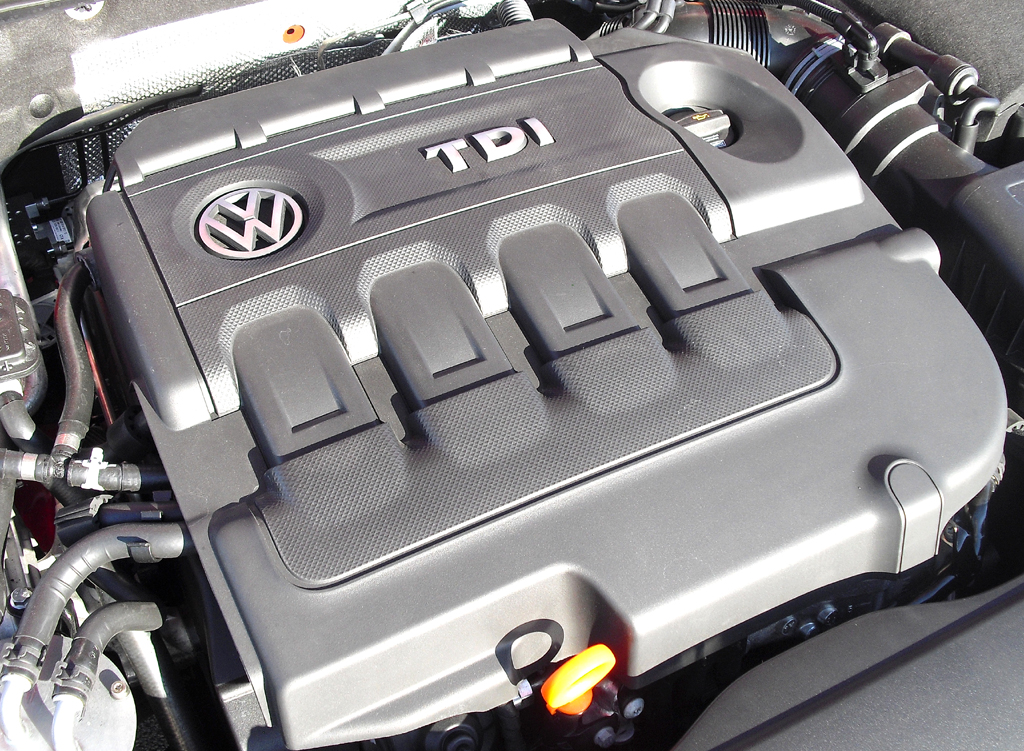 VW Golf: ... 2,0-Liter-Turbodiesel mit 110/150 kW/PS. 