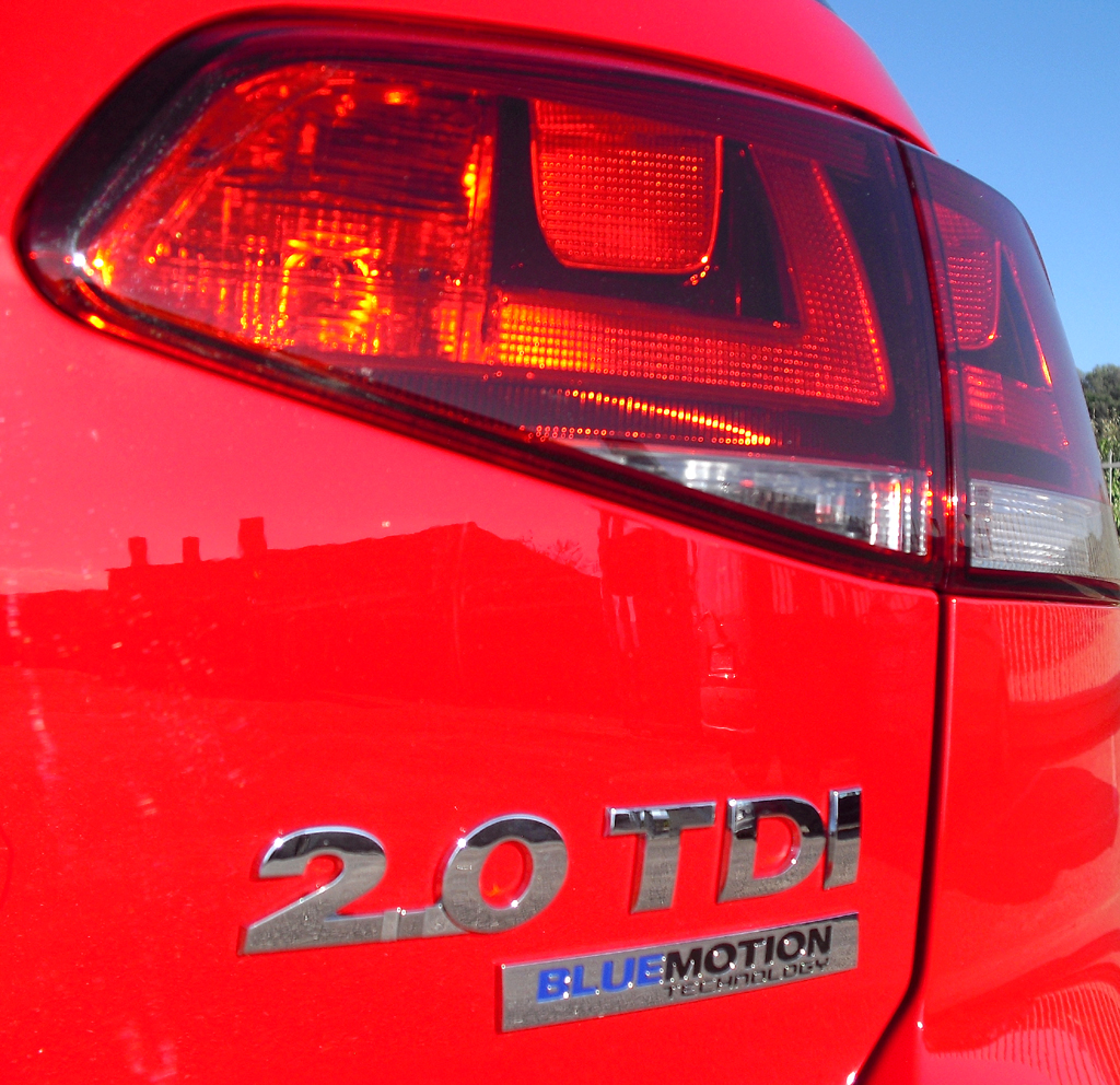 VW Golf: Moderne Leuchteinheit hinten mit Motorisierungsschriftzügen. 