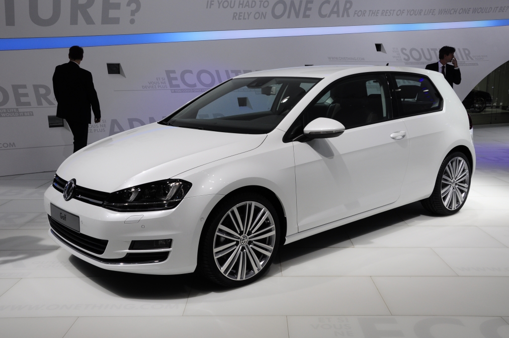 VW macht Paris zum Golfplatz - Premiere des Golf VI an der Seine