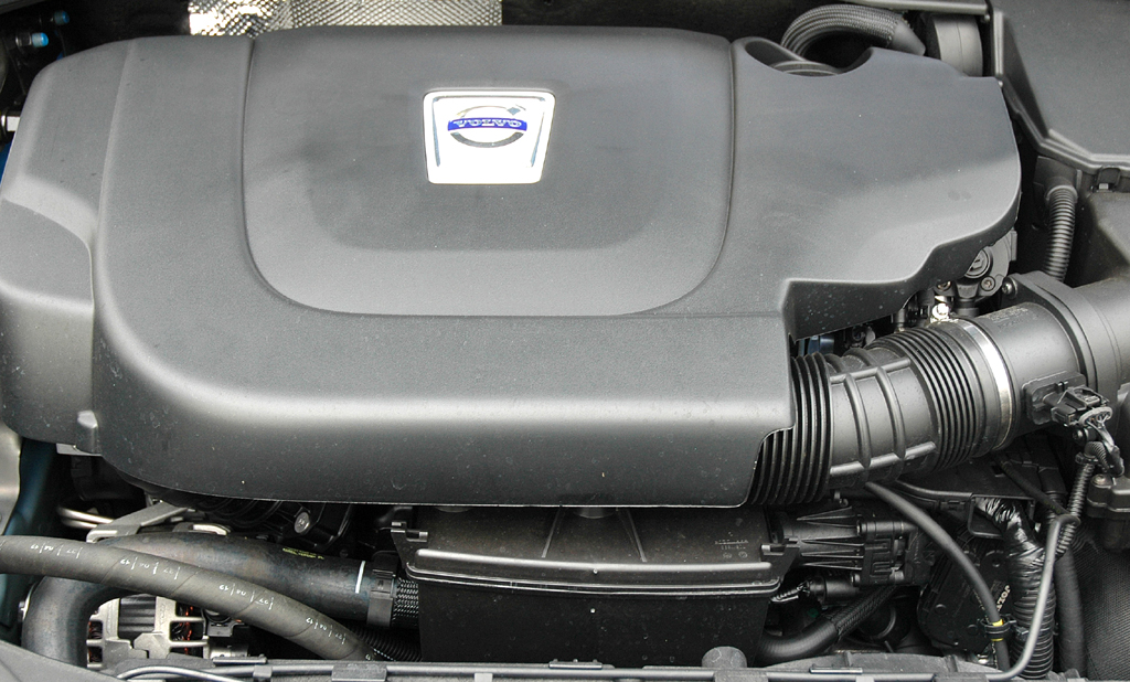 Volvo V60: Blick unter die Haube auf den 2,4-Liter-Fünfzylinder-Selbstzünder. 