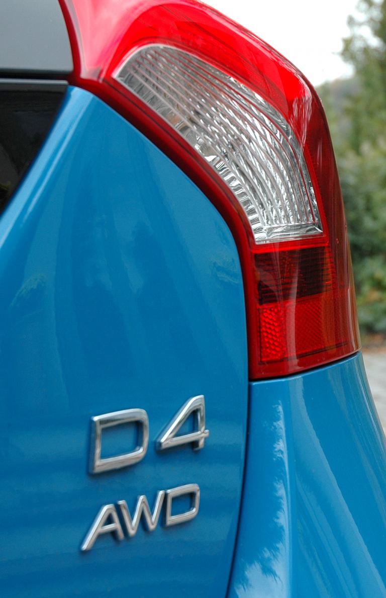 Volvo V60: Motorisierungs- und Allradantriebsschriftzug am Heck. 