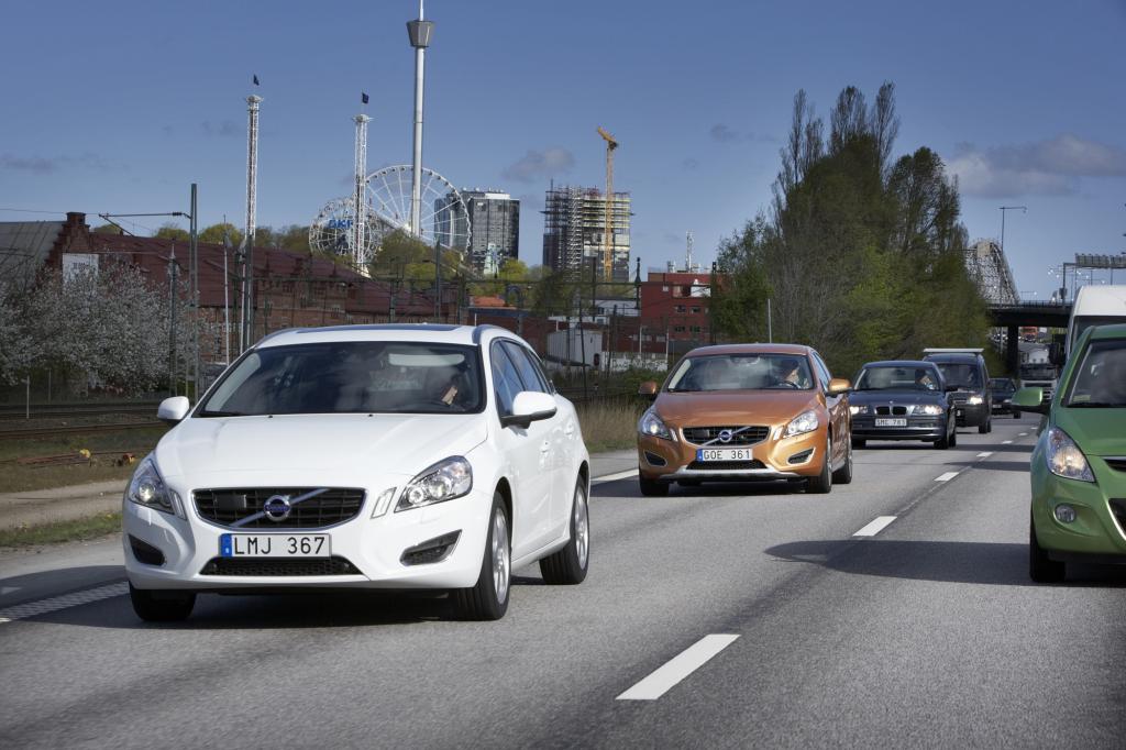 Volvo lässt fahren - Stau-Assistent lenkt selbstständig