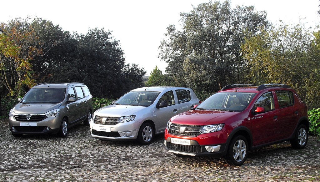 ... (von links) Lodgy und die beiden Sandero- und Sandero-Stepway-Vorgänger.