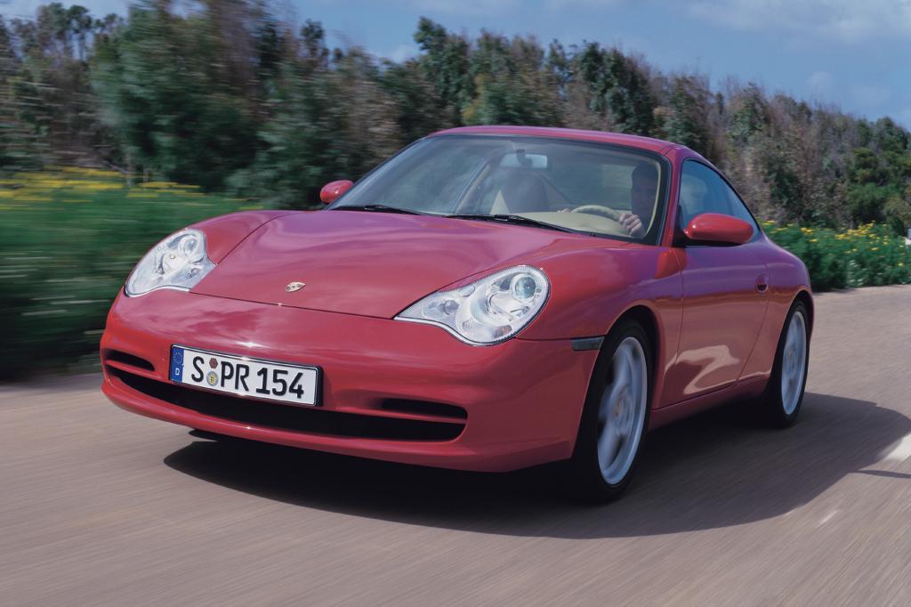 Als der Porsche 911 der Baureihe 996 als Nachfolger des beliebten 993 auf den Markt kam, staunten die Fans nicht schlecht