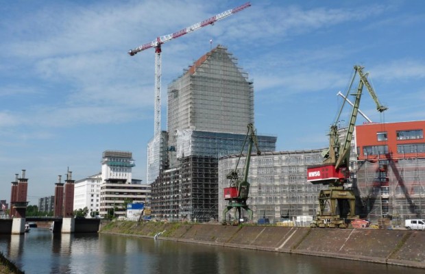 Audi geht in den Duisburger Hafen