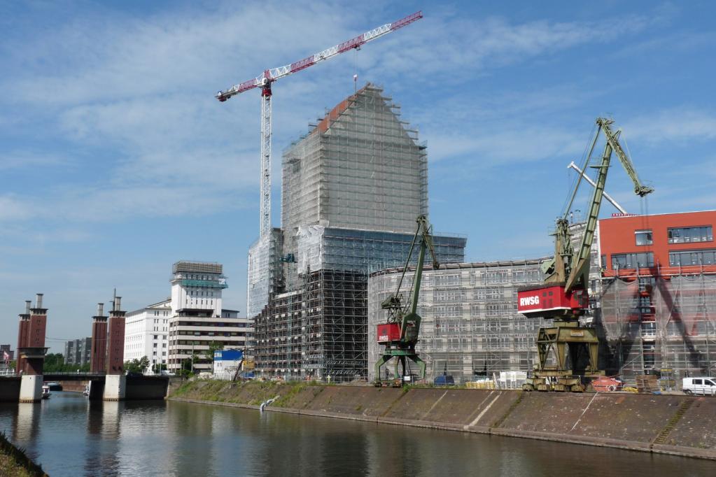 Audi geht in den Duisburger Hafen