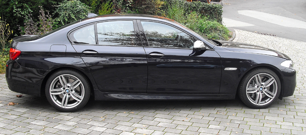 BMW M550d xDrive: Und so sieht die Sportlimousine von der Seite aus.