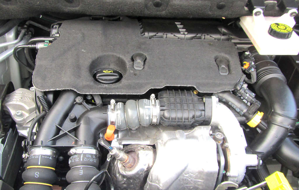 Citroën Berlingo: Blick unter die Haube des 1,6-Liter-Vierzylinder-Selbstzünders. 
