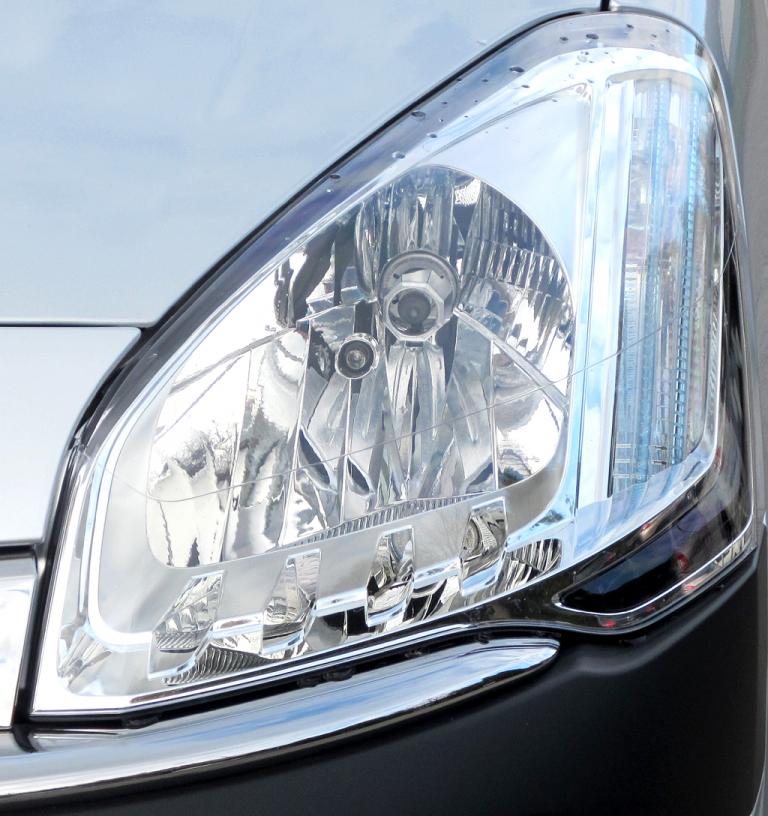Citroën Berlingo: Moderne Leuchteinheit vorn. 