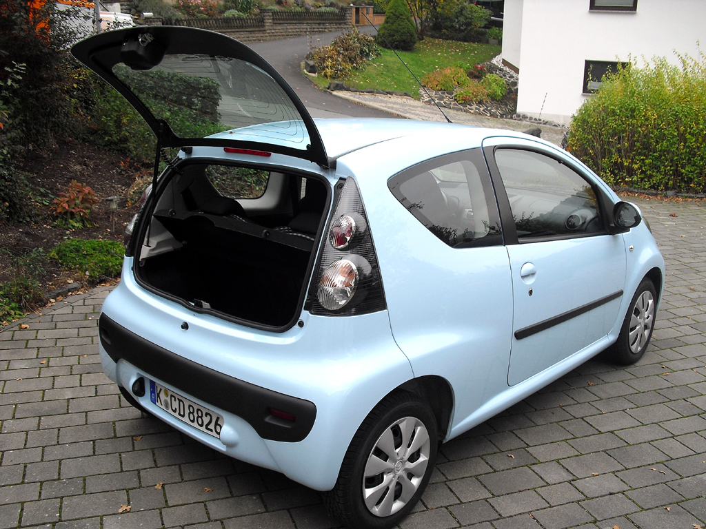 Citroën C1: Das kleine Gepäckabteil fasst nur 139 bis dann doch noch 712 Liter. 