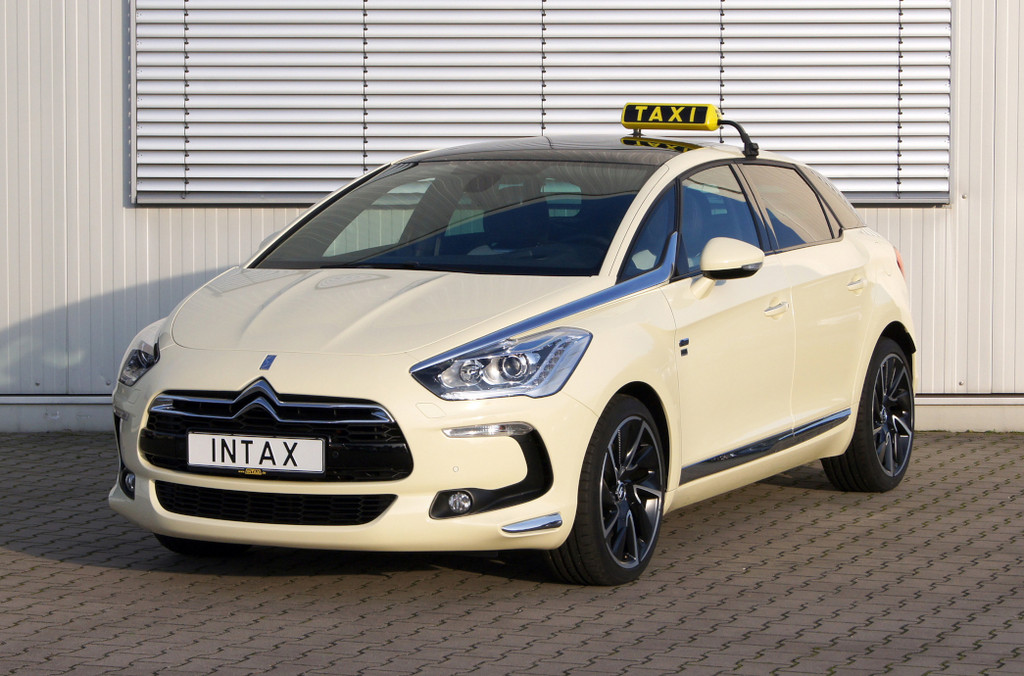 Citroën zeigt DS5 Hybdrid4 als Taxi