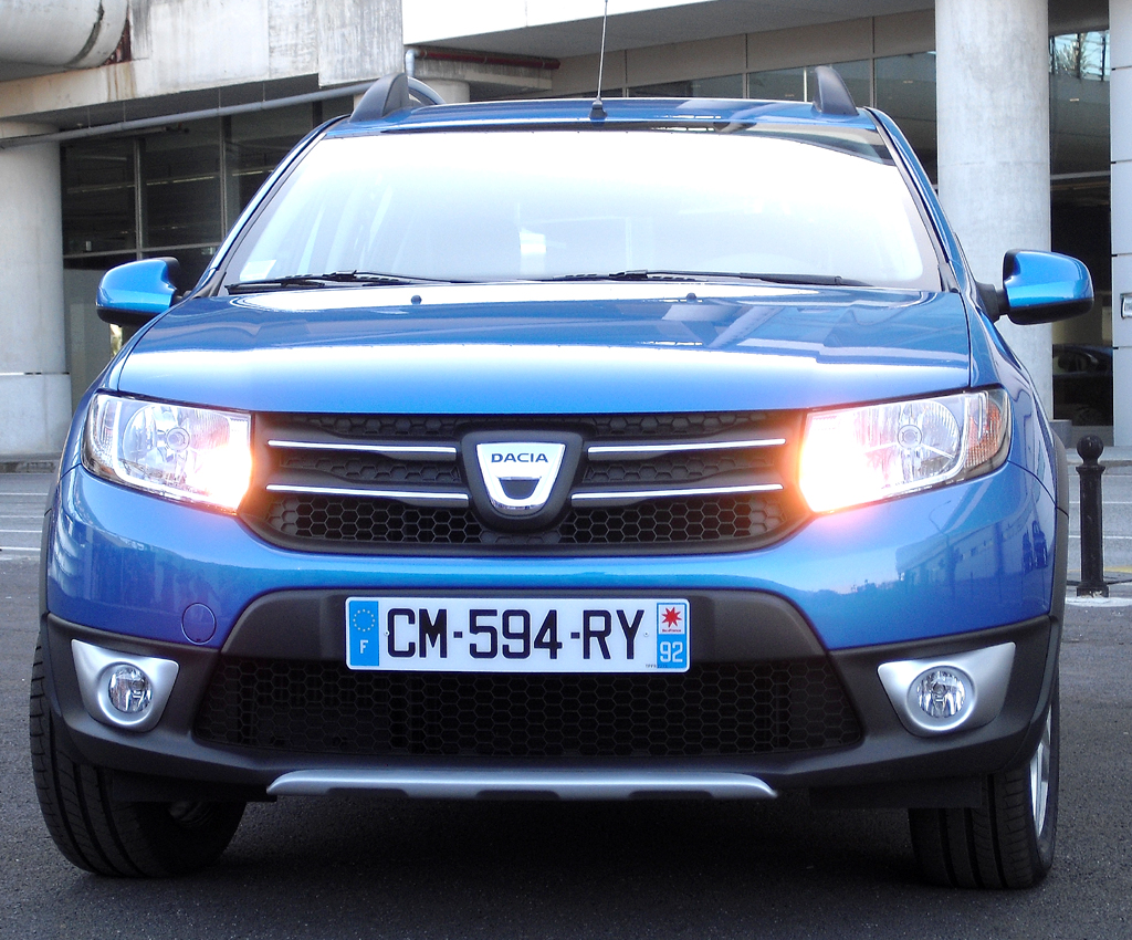 Dacia Sandero Stepway: Blick auf die Frontpartie. 