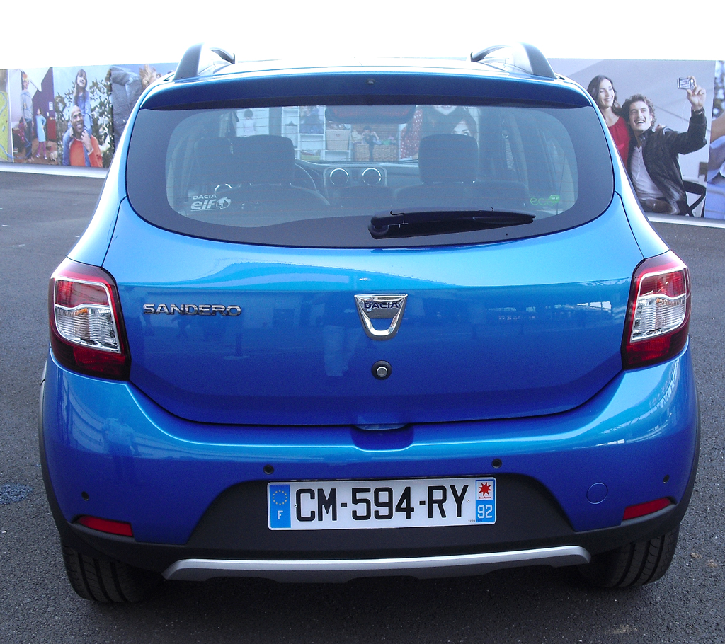 Dacia Sandero Stepway: Blick auf die Heckpartie. 