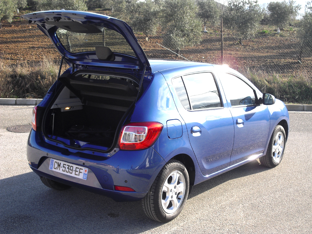 Dacia Sandero: Wie beim Stepway passen 320 bis 1200 Liter ins Gepäckabteil. 