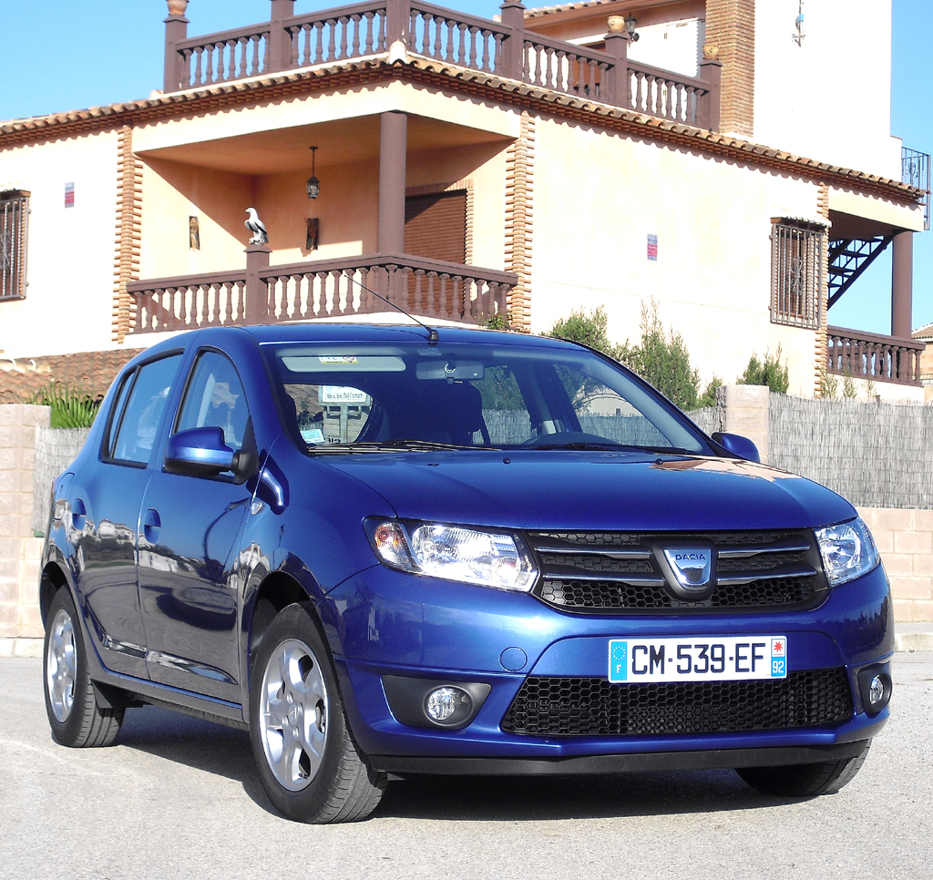 Dacia Sandero tritt etwas sachlicher auf. 
