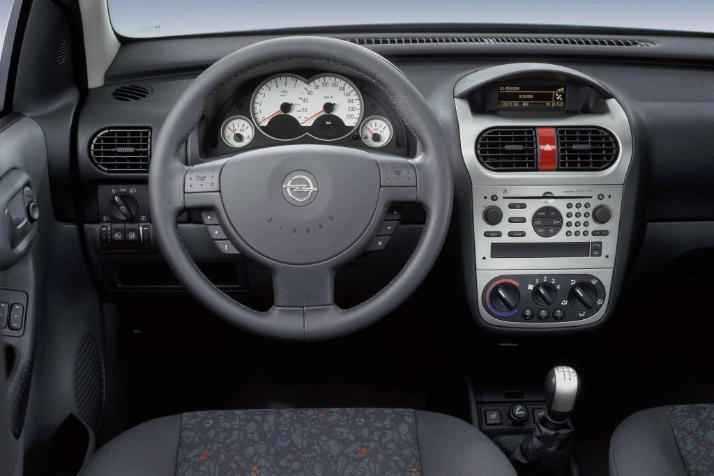 Das Cockpit ist nicht sportlich, aber übersichtlich
