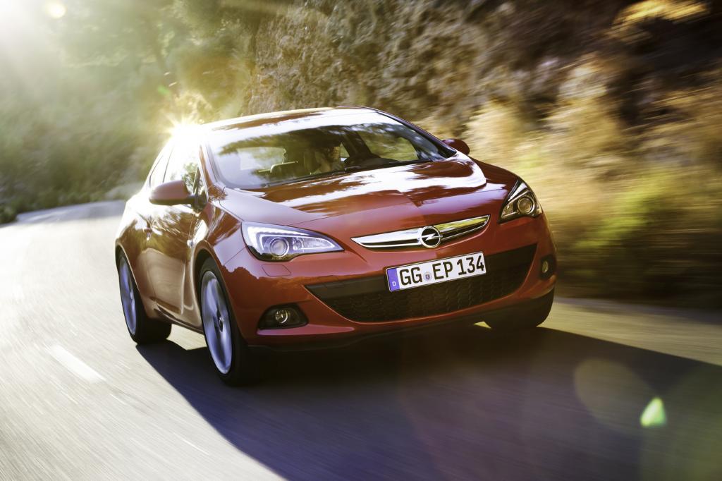 Der von der Opel-Sportabteilung vom Astra GTC abgeleitete Straßensportler setzt sich bei Antrieb und Optik deutlich ab