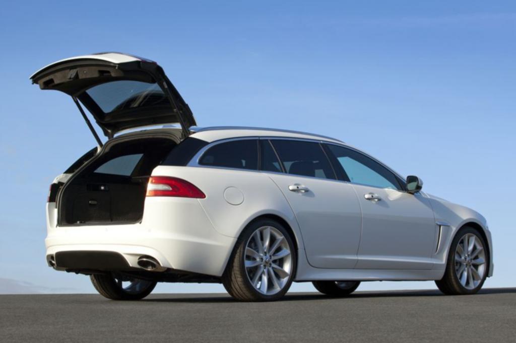 Die Kombivariante des XF teilt sich bis zur B-Säule den Vorbau mit der XF-Limousine