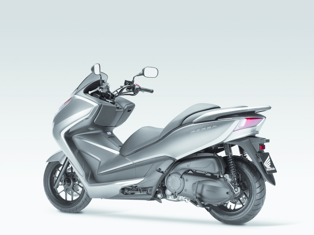 EICMA 2012: Honda stellt den NSS 300 Forza vor