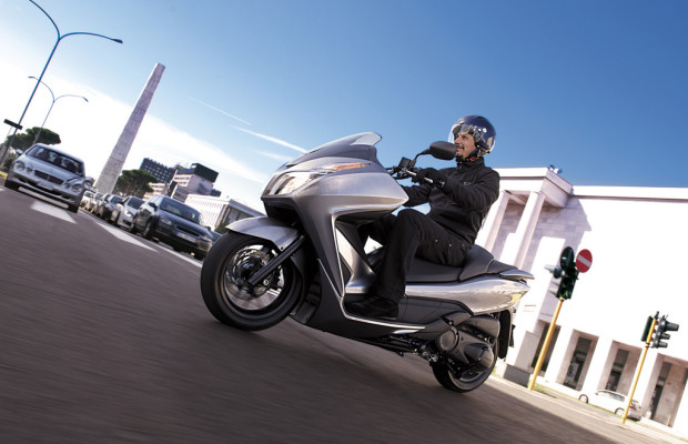 EICMA 2012: Honda stellt den NSS 300 Forza vor