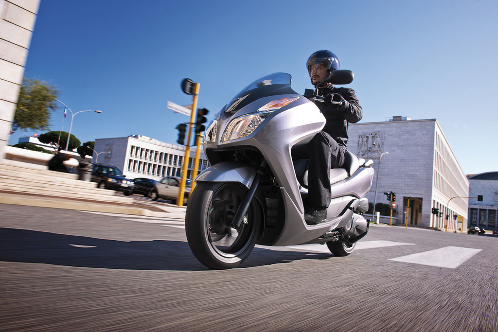 EICMA 2012: Honda stellt den NSS 300 Forza vor