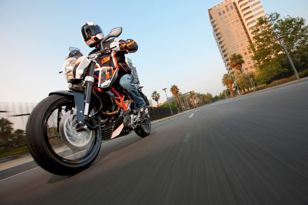 EICMA 2012: KTM baut Duke-Familie mit einer 390er aus