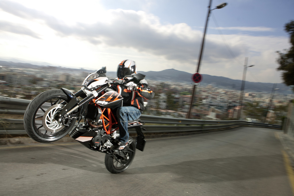 EICMA 2012: KTM baut Duke-Familie mit einer 390er aus