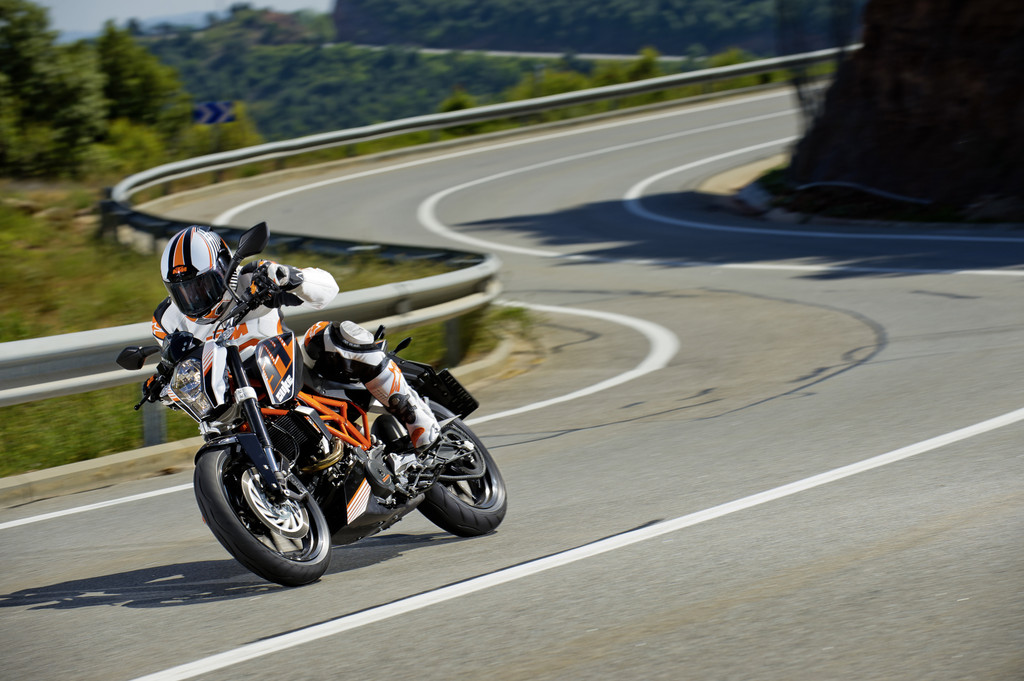 EICMA 2012: KTM baut Duke-Familie mit einer 390er aus