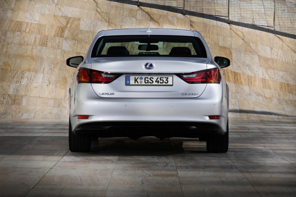 Ein nicht geringer Teil des Spaßes mit dem GS 450h ist aber auf die Verbesserungen des neuen Fahrzeugs im Vergleich zu Vorgänger