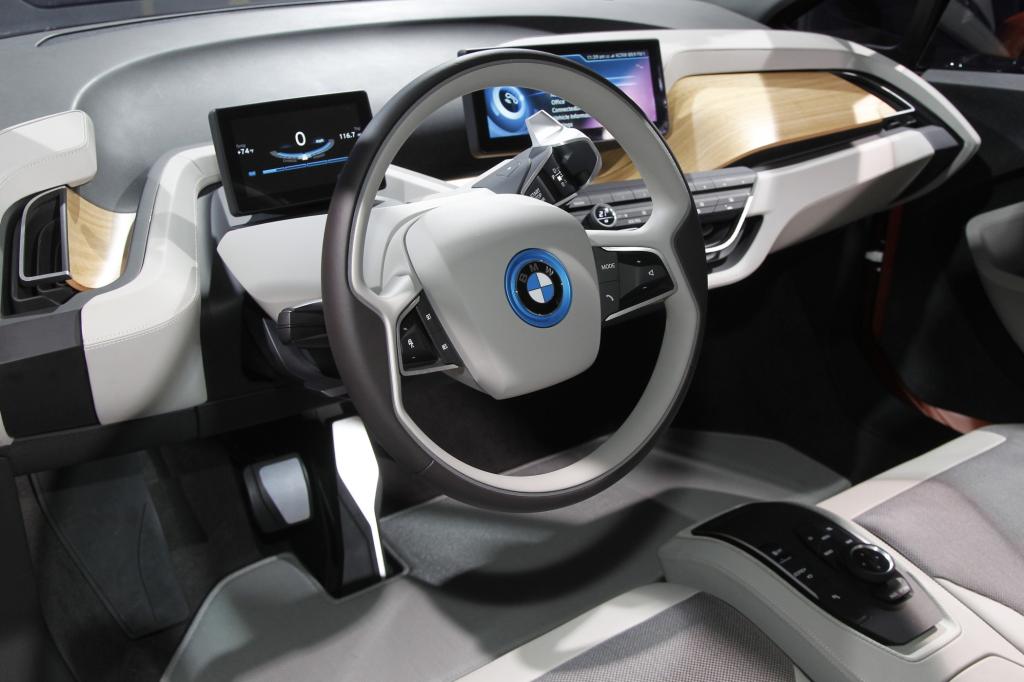 Für den Innenraum haben die BMW-Designer einen neuen Stil entwickelt