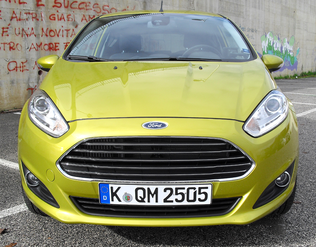 Ford Fiesta: Blick auf die Frontpartie mit dem neuen Kühlergrill. 