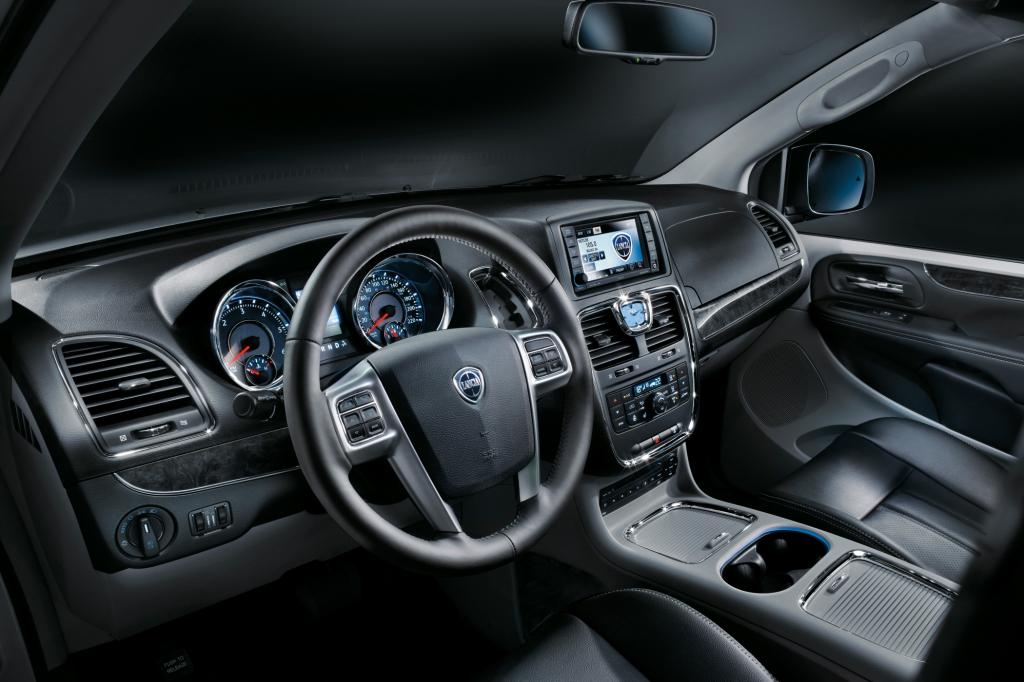Gegenüber dem Chrysler-Grundmodell hat Lancia das Cockpit kräftig aufgemöbelt