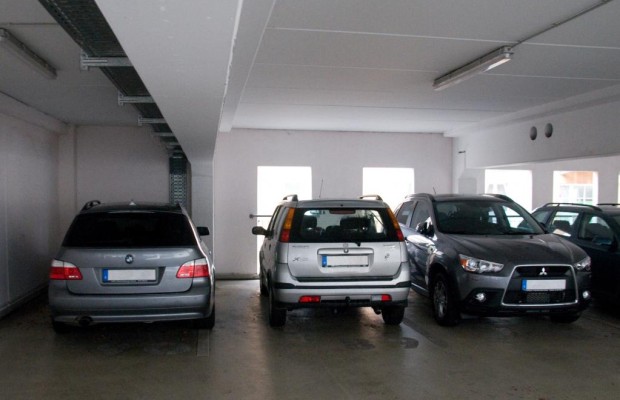 Hintergrund: Parkplatznot - Breitere Autos auf alten, engen Flächen