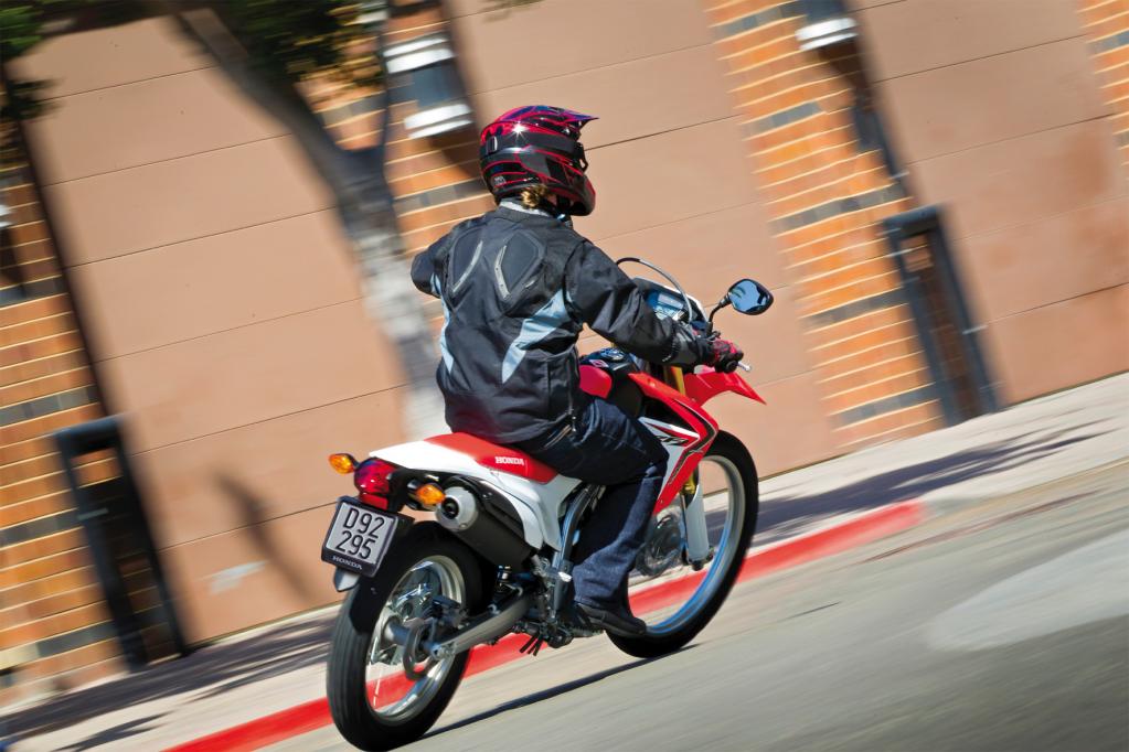 Honda CRF250L: Braver Ableger des Bond-Bikes