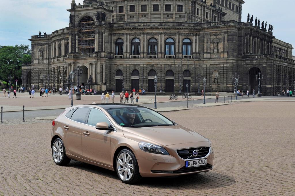 Im Vergleich zu seinen Vorgängern tritt der V40 deutlich selbstbewusster auf