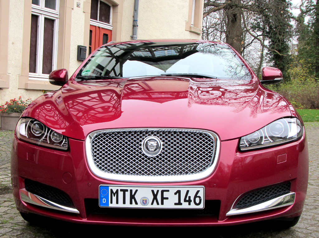 Jaguar XF Sportbrake: Blick auf die Frontpartie. 