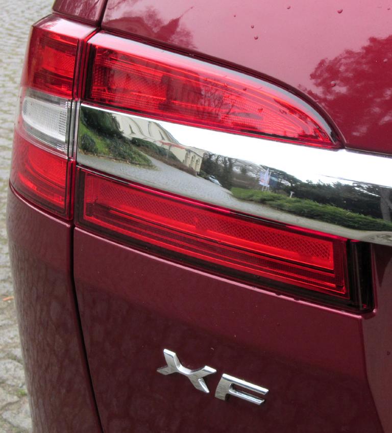 Jaguar XF Sportbrake: Leuchteinheit hinten mit Modellschriftzug. 