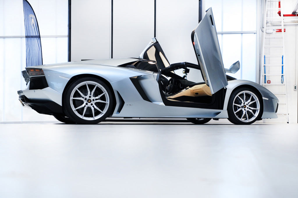 Lamborghini Aventador LP 700-4 Roadster kostet 300 000 Euro