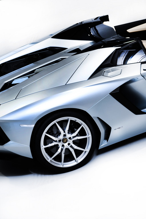 Lamborghini Aventador LP 700-4 Roadster kostet 300 000 Euro
