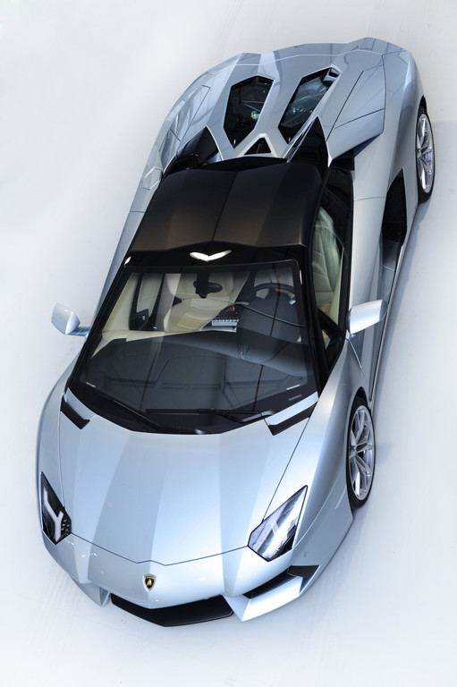 Lamborghini Aventador LP 700-4 Roadster kostet 300 000 Euro