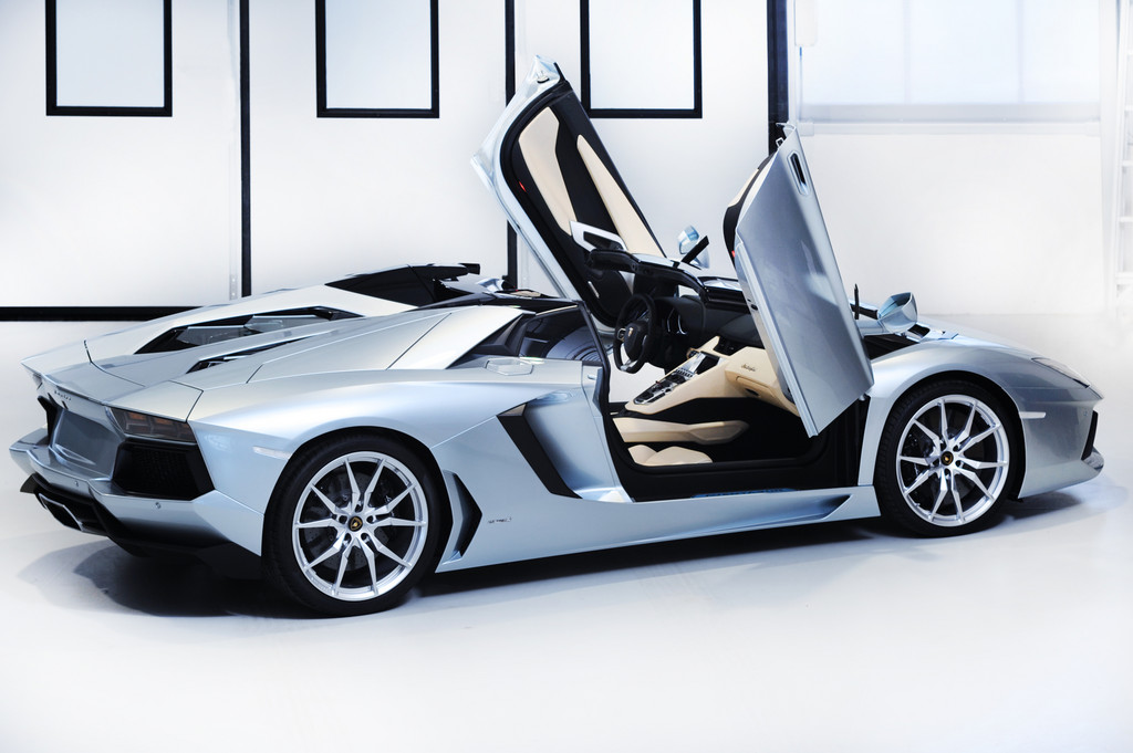 Lamborghini Aventador LP 700-4 Roadster kostet 300 000 Euro