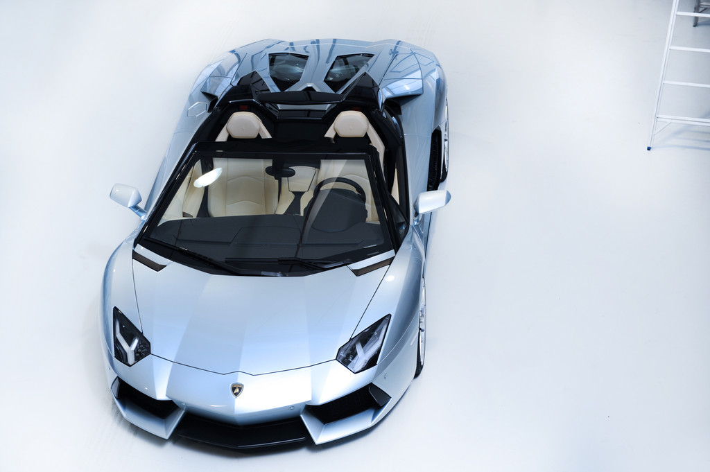 Lamborghini Aventador LP 700-4 Roadster kostet 300 000 Euro
