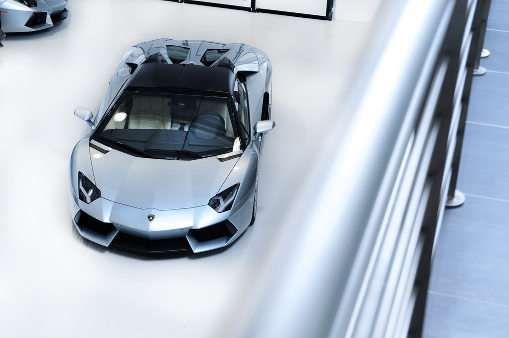 Lamborghini Aventador LP 700-4 Roadster kostet 300 000 Euro