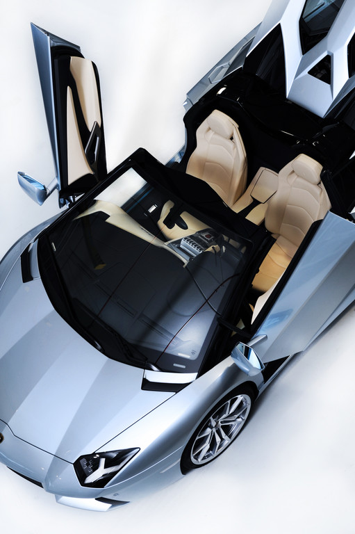 Lamborghini Aventador LP 700-4 Roadster kostet 300 000 Euro