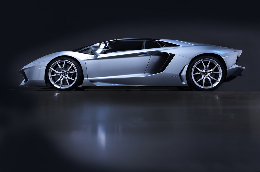 Lamborghini Aventador LP 700-4 Roadster kostet 300 000 Euro