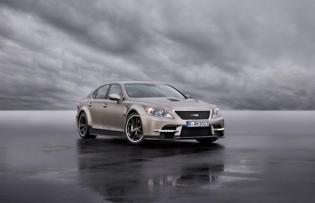 Lexus mit Muscle Car in Essen