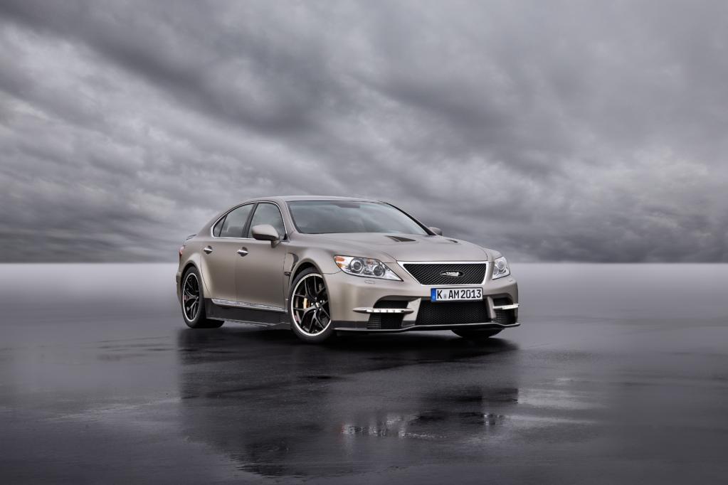 Lexus mit Muscle Car in Essen