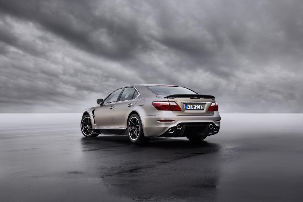Lexus mit Muscle Car in Essen