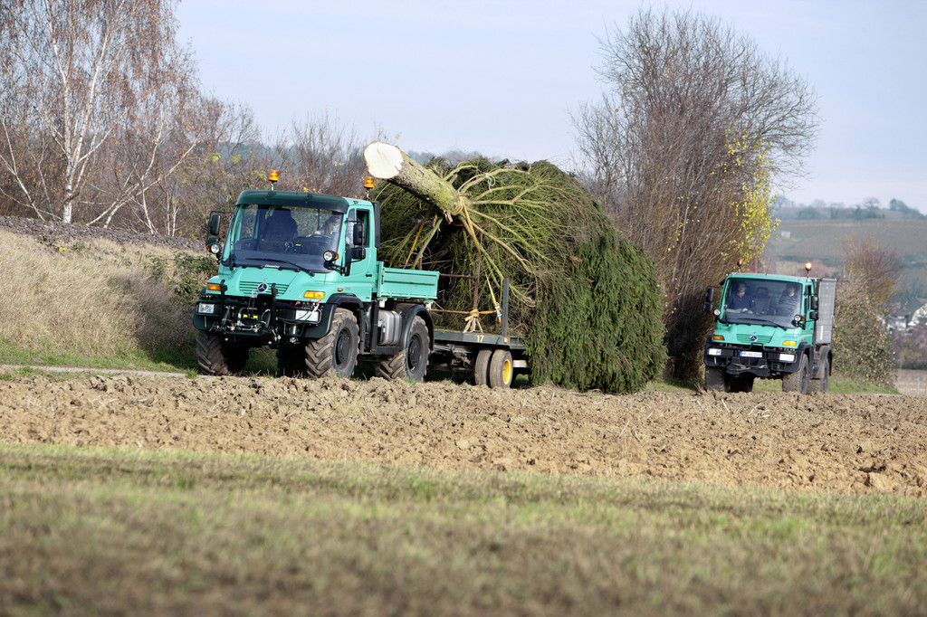 Mercedes-Benz Unimog U 400 im Weihnachtseinsatz